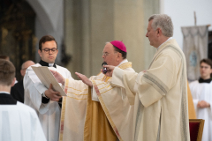 albm2305L4hodNzFC8DvS9CAVraV